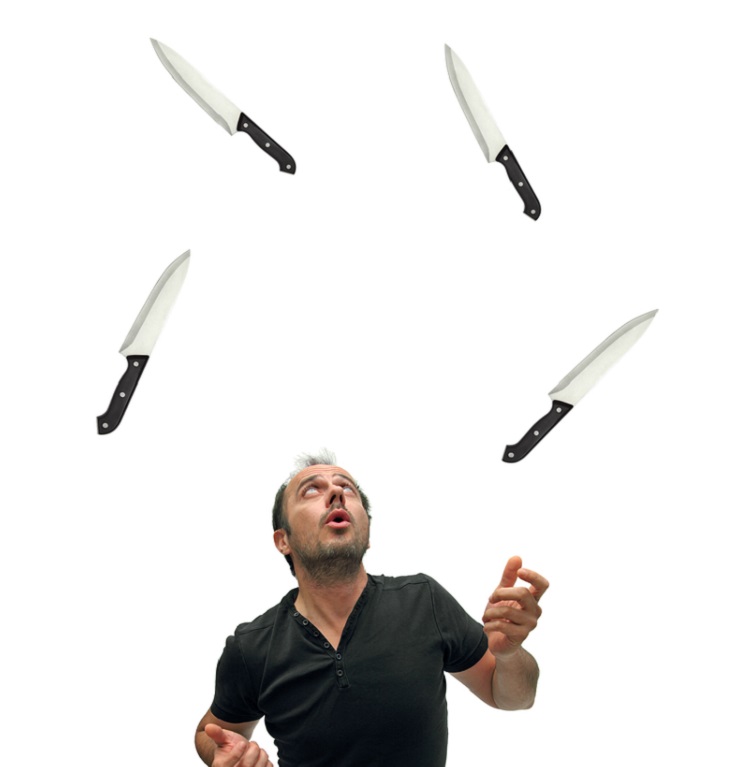 chiste malabarista cuchillos