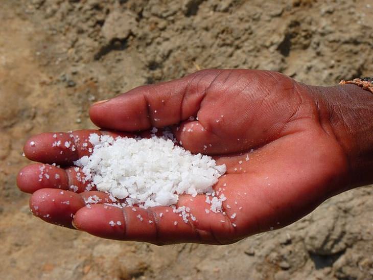 consejos pies inflamados reducir consumo de sal