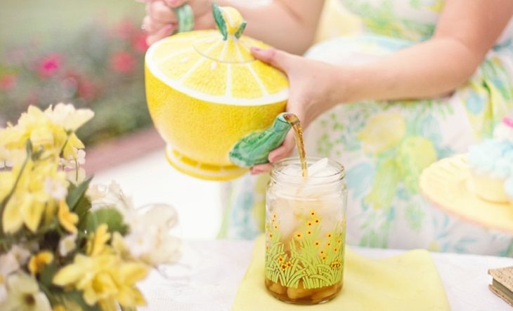bebida para depresión: limonada con cúrcuma