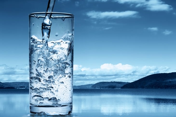 beber agua en ayunas un mes