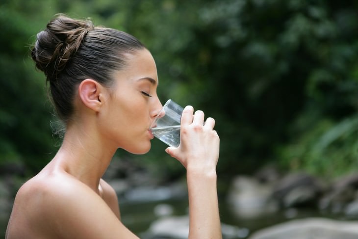 beber agua en ayunas un mes