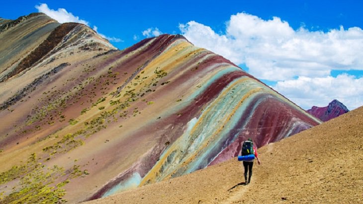 montañas arcoiris Perú