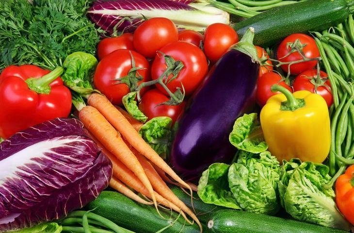 remedios naturales Parkinson Ingesta de frutas y verduras frescas y crudas