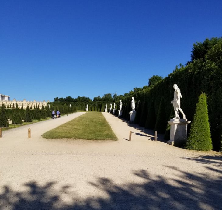 Corredor del jardín del Palacio de Versalles