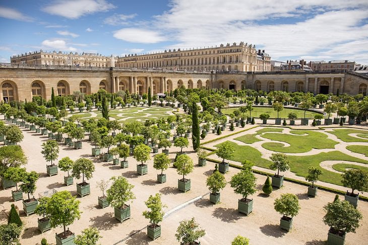 Jardín Palacio De Versalles Con Vista Al Palacio