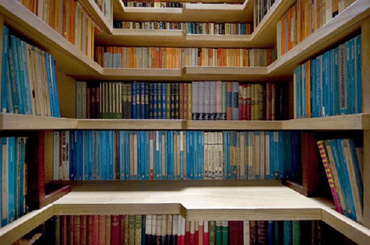  Ideas de diseño innovadoras increíbles, caja de escalera con cada paso hecha de libros del mismo color