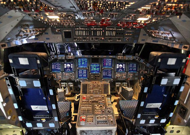 cabina del transbordador espacial Endeavour