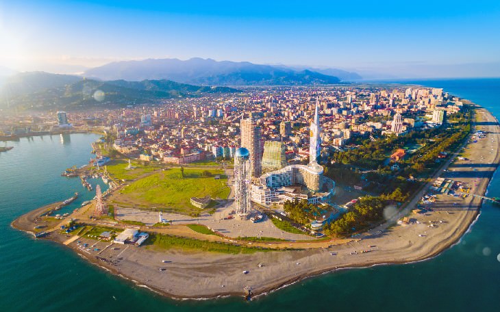 Batumi, La Encantadora Ciudad  De La Costa Del Mar Negro