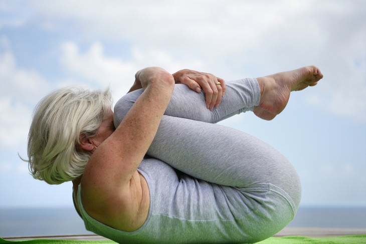 yoga para las personas mayores