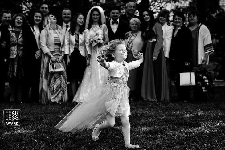 fotos de bodas niña corriendo