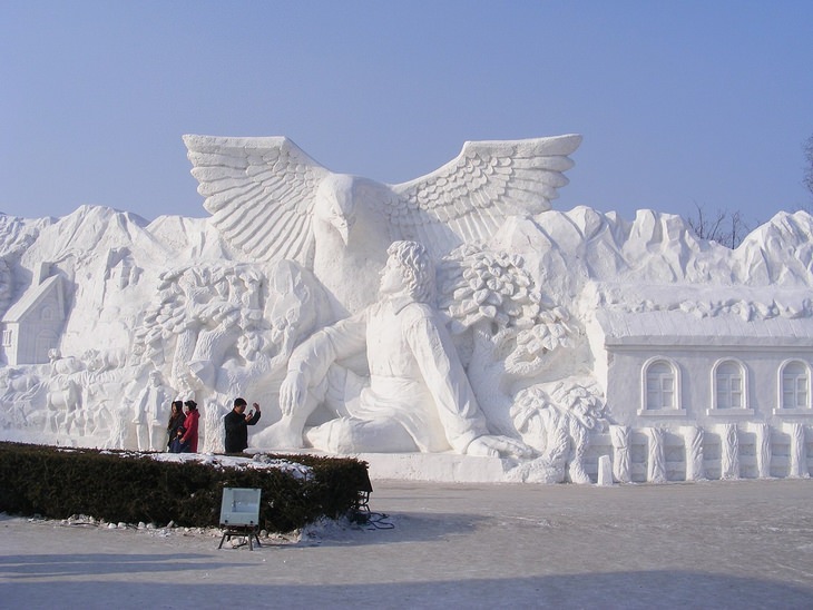 Festival De Esculturas De Hielo De Harbin escultura de águila