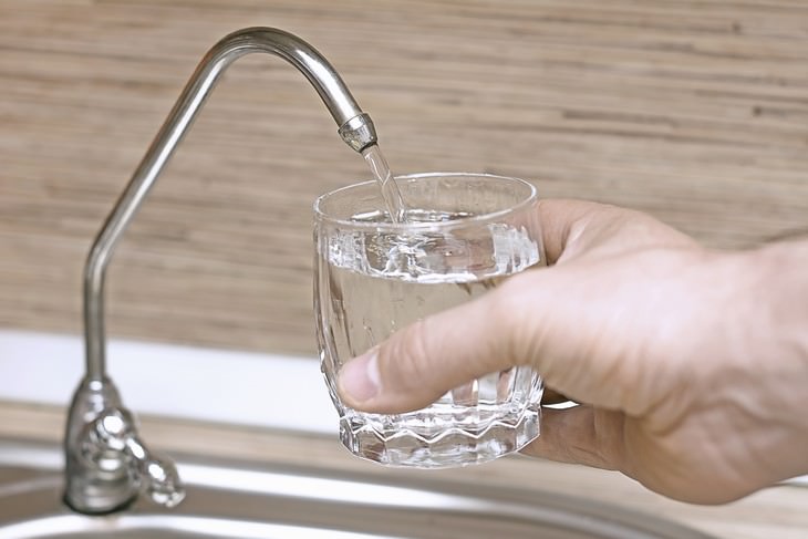 peligros exposición aluminio agua potable