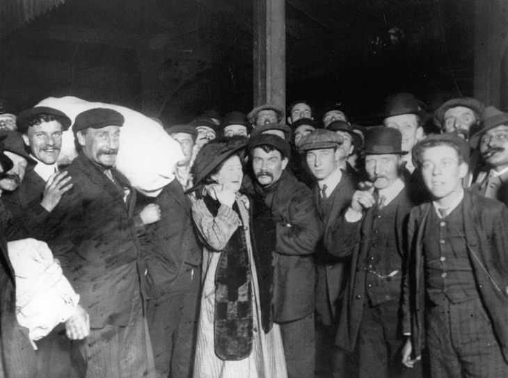Imágenes Históricas Sobrevivientes del Titanic se reunen con su familia