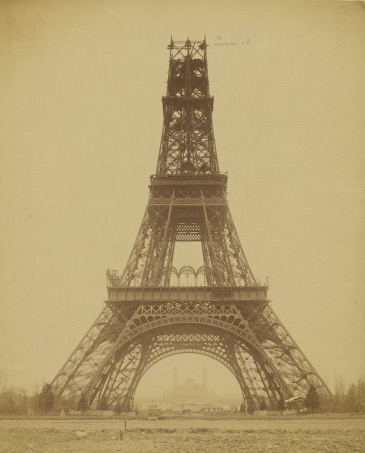 Imágenes Históricas La Torre Eiffel durante su construcción; París en 1888