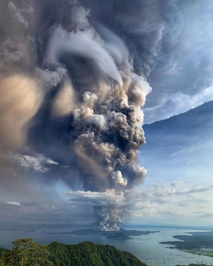 Erupción Del Volcán Taal En Filipinas Volcán En Plena Erupción