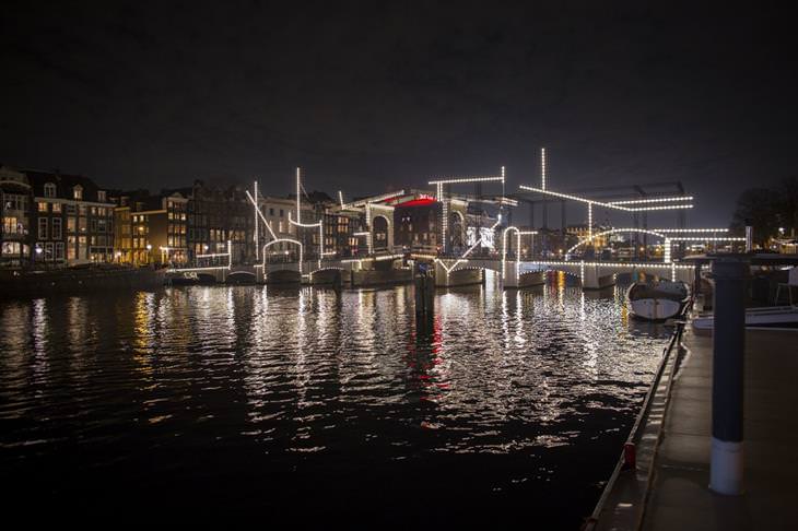 Festival de las luces de Amsterdam luces en el puente
