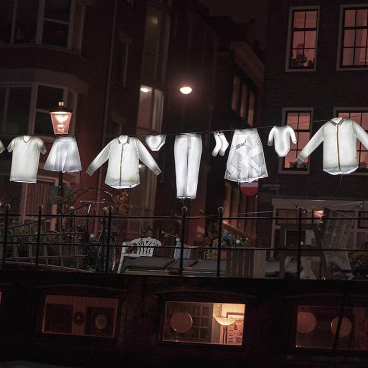 Festival de las luces de Amsterdam ropa colgada 
