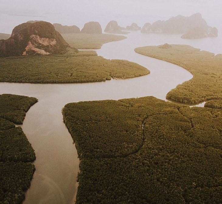 20 Espectaculares Fotografías De La Maravillosa Kabri La puesta de sol sobre los ríos y manglares del Parque Nacional Phang-nga