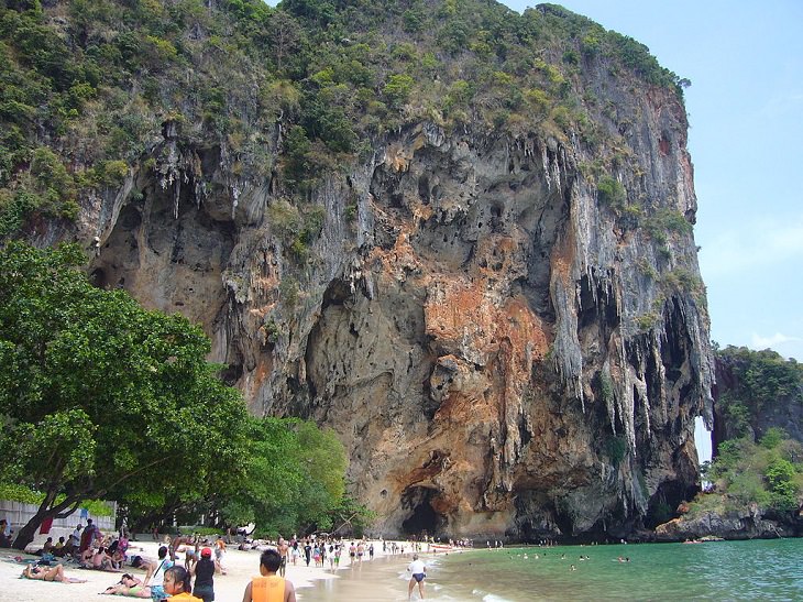 20 Espectaculares Fotografías De La Maravillosa Kabri Cueva Phra Nang en la playa de Railay