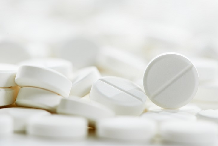 Mito de lavado 9: las tabletas de aspirina ayudan a blanquear la ropa
