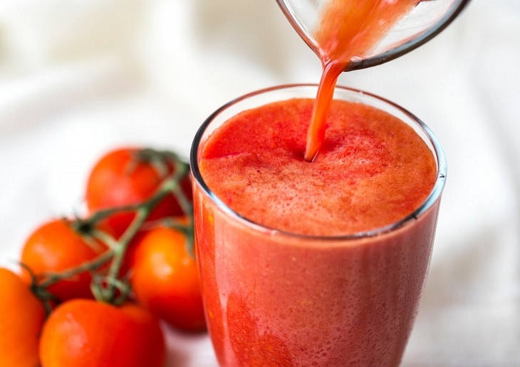 10 Bebidas Que Ayudan a Mantener El Cuidado De La Piel Jugo de Tomate