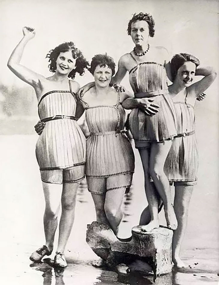 Prácticas De Belleza Del Pasado Trajes de baño de madera, 1929