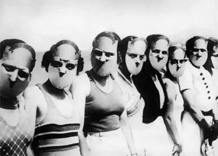 Prácticas De Belleza Del Pasado Participantes en el certamen "Señorita Ojos Encantadores" en Florida con máscaras para ocultar el resto de sus rostros, 1930