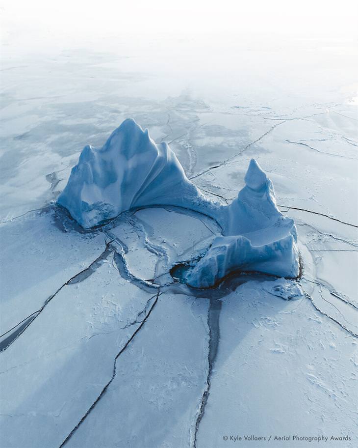 Fotos Aéreas Del 2020 Primer lugar en la categoría de paisajes acuáticos: paraíso ártico por Kyle Vollaers