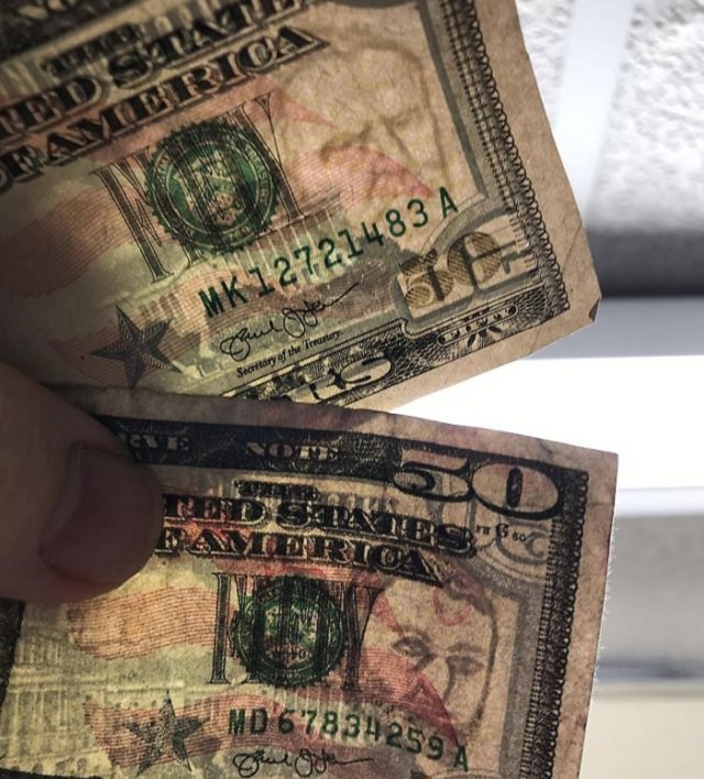  23. La cara oculta en un billete real de $ 50 (arriba) junto a uno en un billete falso de $ 50 (abajo)