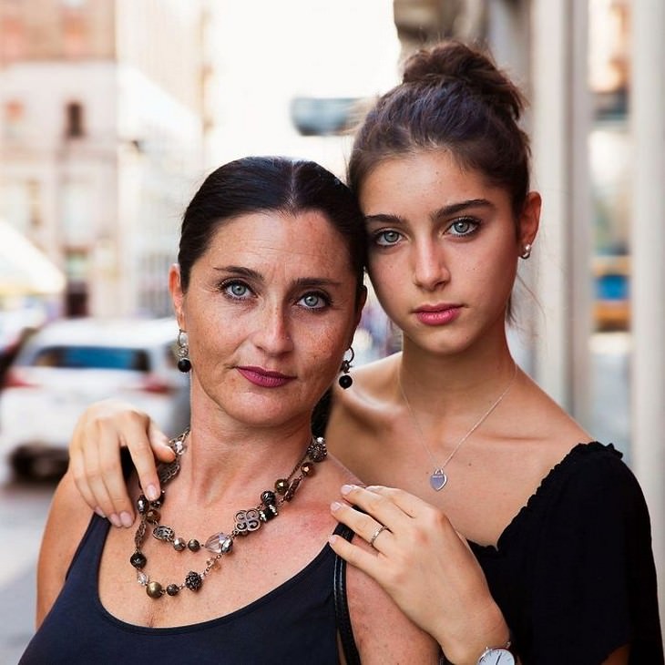 18 Fotografías Que Capturan La Belleza De La Maternidad  Bárbara y su hija Caterina, Italia