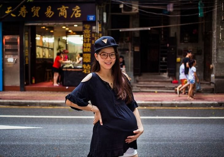 18 Fotografías Que Capturan La Belleza De La Maternidad  De camino a dar a luz Guangzhou, China