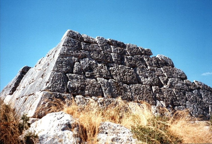 3. La pirámide de Hellinikon