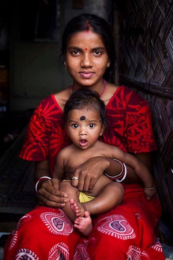 18 Fotografías Que Capturan La Belleza De La Maternidad Arpita y su hijo Kolkata India
