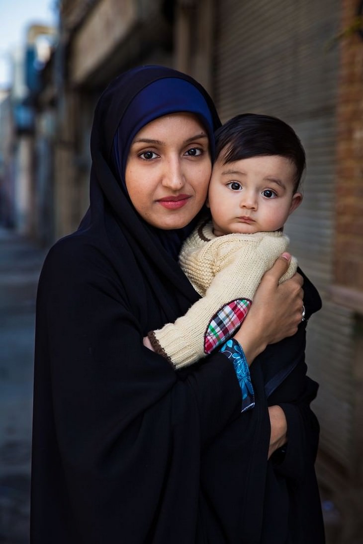 18 Fotografías Que Capturan La Belleza De La Maternidad Leila y su hijo en Teherán Irán
