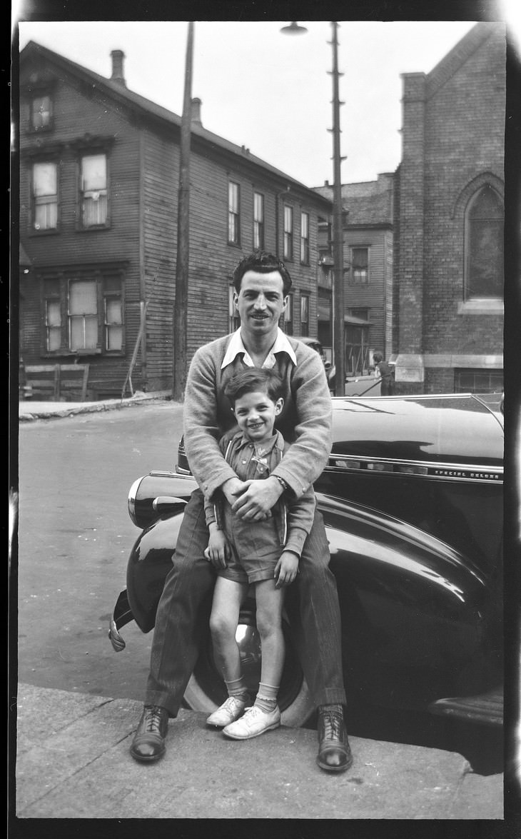 Estas Increíbles Fotos Te Llevarán Al Chicago De 1930 hombre con su hijo pequeño