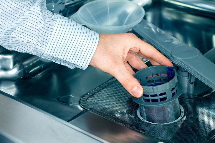 12 Errores Cruciales De Mantenimiento Del Hogar Tu lavavajillas se limpia automáticamente