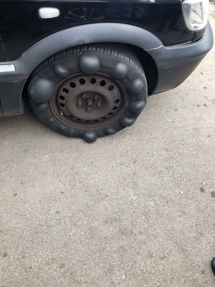 rueda desgastada en garaje