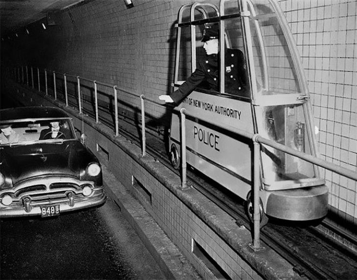 Inventos Tecnológicos Del Pasado tren estrecho se instaló en el túnel Holland de Nueva York