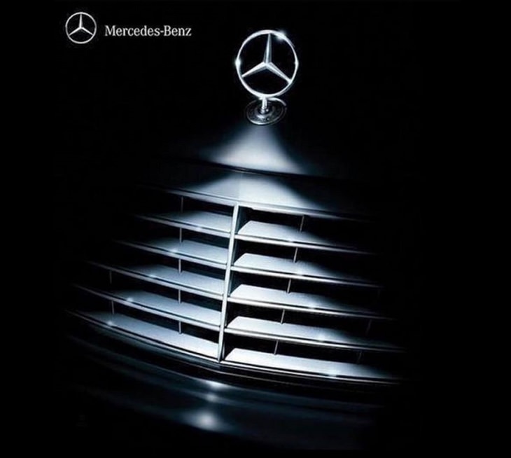 4. Feliz Navidad, Mercedes Benz