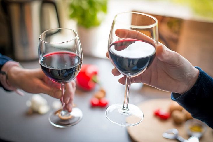 Easy and common drinks for longer life, Red Wine