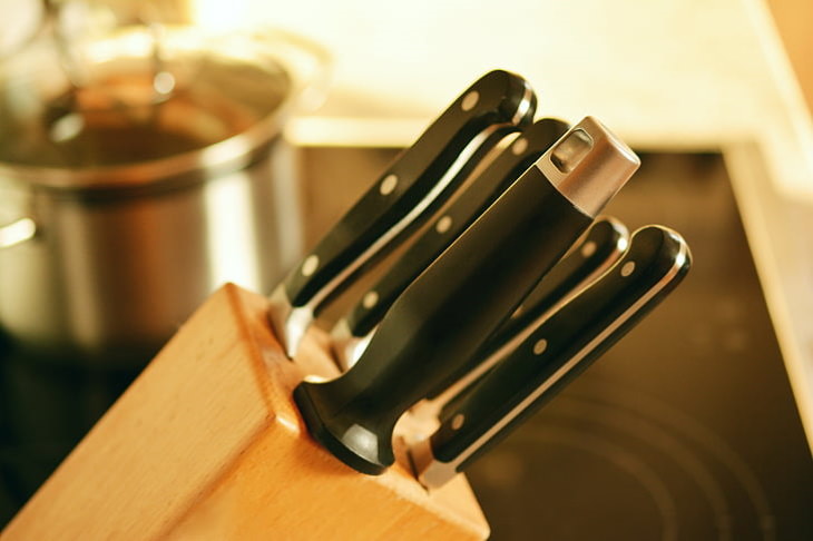 5. Cuchillos no dejar en la encimera de la cocina