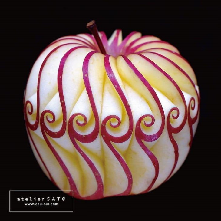 Obras de arte de Tomoko Sato manzana con adornos