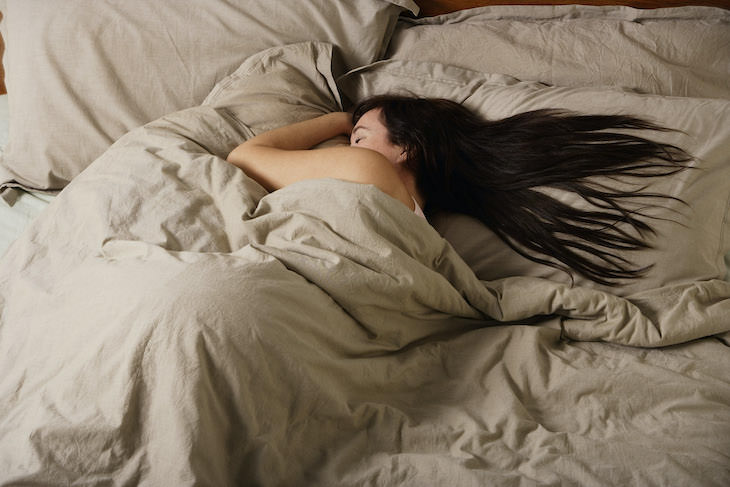 ¿Cómo puedes hacer que dormir boca abajo sea menos peligroso?