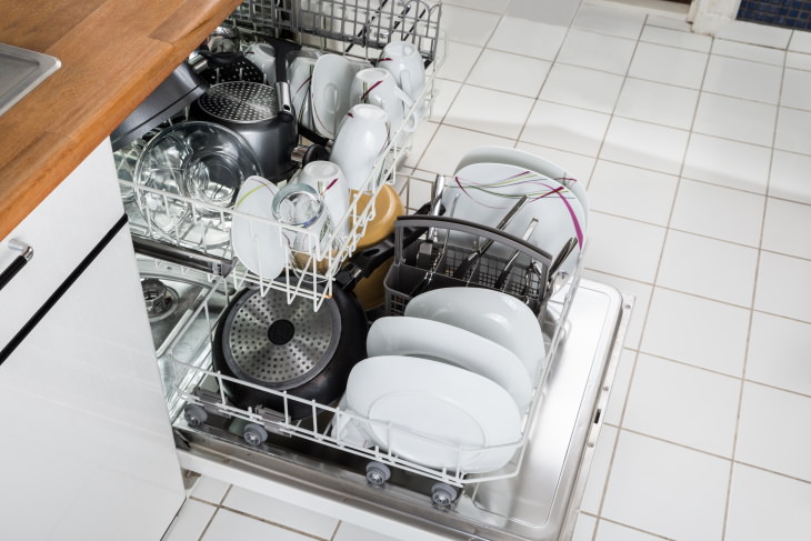 9. Limpieza de utensilios de cocina antiadherentes en el lavavajillas