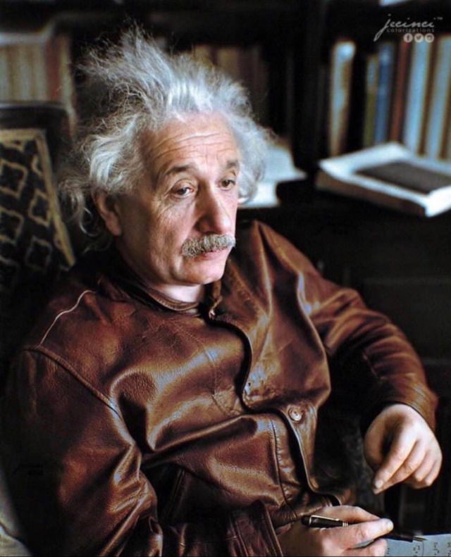 Fotos Antiguas De La Historia Retrato de Albert Einstein con chaqueta de cuero (1938, coloreado)