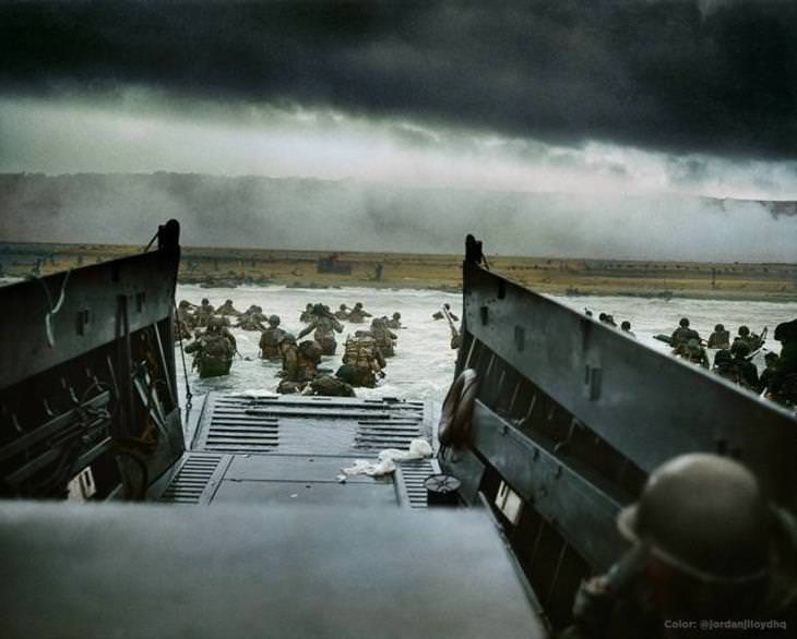 Fotos Antiguas De La Historia El desembarco del 16º Regimiento de Infantería de la 1ª División de Infantería de EE. UU. En la playa de Omaha, Francia, el día D (6 de junio de 1944)
