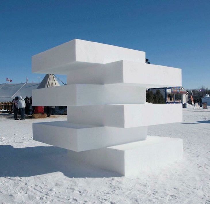 Esculturas de nieve accidentales Losas de nieve apiladas