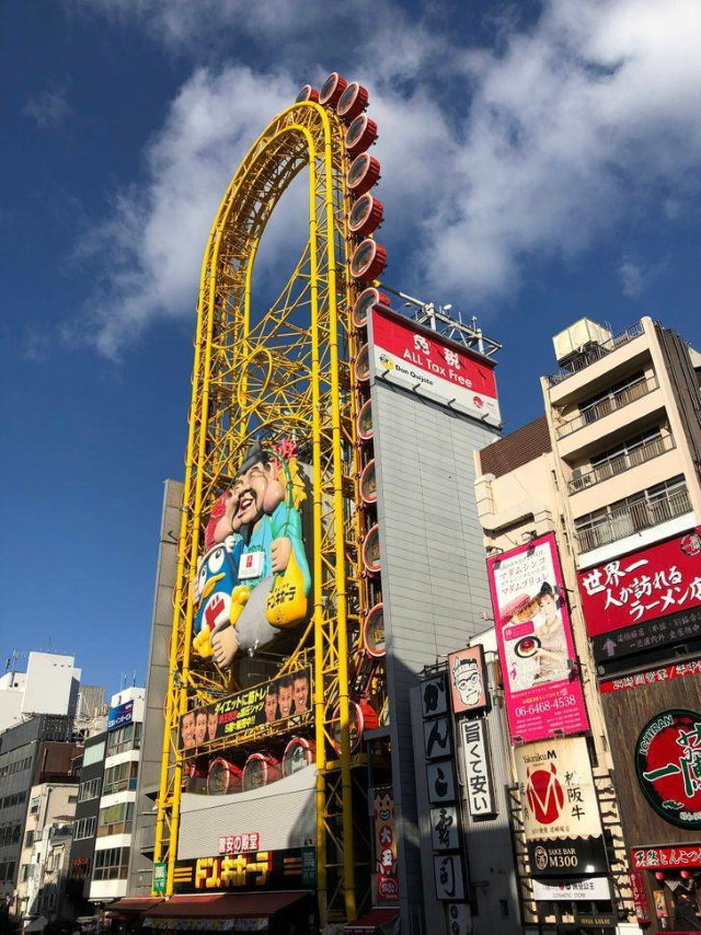 11. Una noria de forma inusual en Osaka