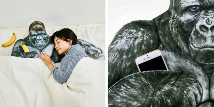3. Una almohada de brazo de gorila agradable y divertida con un bolsillo separado para tu teléfono