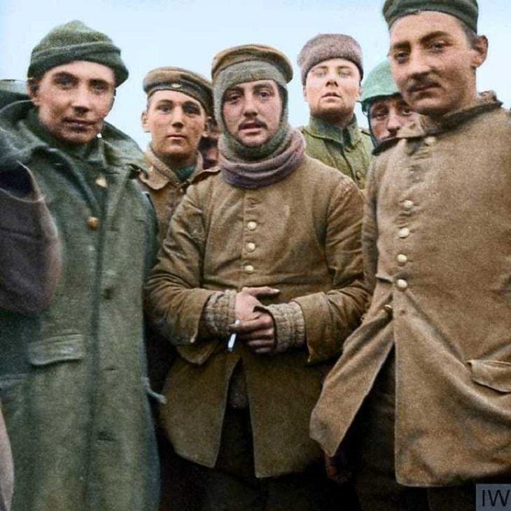Fotos Antiguas a Color Soldados alemanes y británicos